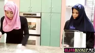 ضخمة الثدي العربية في سن المراهقة العذراء إيلا نوكس تمارس الجنس مع صديقها الأب