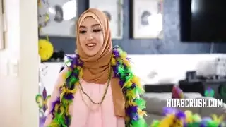 أول ماردي غرا لصديقتها العربية جواهر بنفسجية