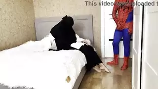 لقد أثارت إعجاب زوجة أبي التركية بقضيب الثابت