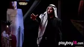الأمير العربي يبحث عن عبيد جنسي كبير في أمريكا