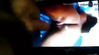 رجل أسود أقرن يحصل على فرصة ليمارس الجنس مع فتاة جبهة مورو مثيرة في سيارة.
