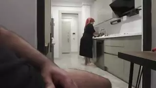 زوجة الأب العربية اشتعلت ربيب الرفع ثم فقدت عذرية الشرج
