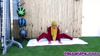 كيرا بيريز تحصل على علاقة حميمة مع مدربها الشخصي نيكي ريبيل