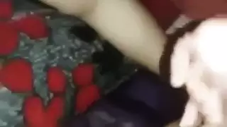 لطخت الفازلين على مؤخرة الزوجة قبل ممارسة الجنس الشرجي