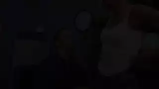 فرخ شقراء مع كبير الثدي ، كريستلين لين يرتدي جوارب المثيرة أثناء ممارسة الجنس مع عشيقها