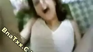 فتاة مصرية ممحونة تصرخ لإنه أول زب يدخل في كسها وهي مش قادرة
