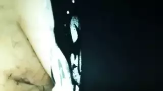 مغربي يستعرض بكس ام عياله