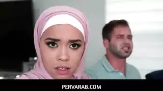 أخت عربية تعطي اللسان سيئة