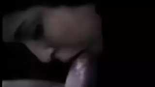 الفتاة العربية جائعة وتأخذ كسها بداخلها