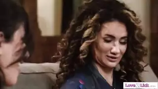 لا أستطيع التوقف عن التفكير في ثدييك الكبيرتين