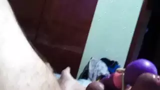 فقط في بوسها الرطب تحب هذا الرجل أن يمارس الجنس معها كثيرًا