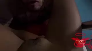 آلهة الأبنوس فيكي ميناج تبلل ووحشية بجانب المسبح
