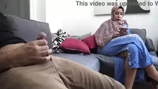 الجبهة المصرية العربية تتجاهل الرجل المنحرف الذي يظهر قضيبه الكبير لها