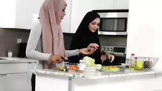 الفتاة العربية الأبنوس الساخنة مارس الجنس من قبل زوجها ميلو بلايز
