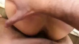 هذه الفتاة الرائعة تريد حقًا شريكًا شابًا