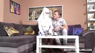 تمتصني أو سأقول أنك مدرس سيء