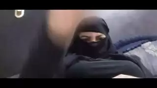 مثيرة حقيقية للهواة المسلمين العربات الجبهة العادة السطحية التي تسحق السوائل كس إلى النشوة الصلبة في النقاب