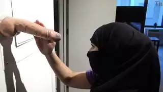 الزوجة المسلمة العربية تحب مص الديوك الكبير غير المقبول