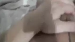 سكس مترجم تحسس بزاز أختي المنحلة وهي بتغسل ملابسها