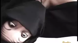 العربية الناضجة تستخدم قدميها كالمحترفين
