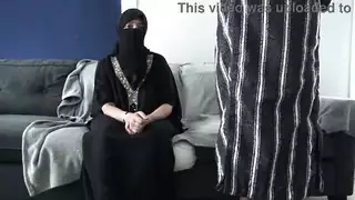 الجبهة العربية في الحجاب مع موكلها
