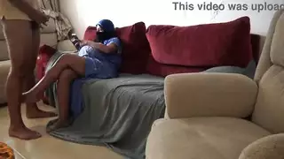 تتيح له الأب التركي الحامل لعق بوسها