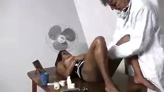 الطبيب فقط الشعاب المرجانية ممارسة الجنس مع المريض