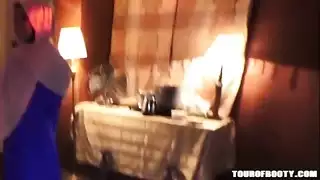 جولة من الغنائم تتيح فتاة العرب العرب المحلية للجندي الأمريكي