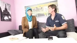 فاتنة المسلم يحصل على قرنية مع السلطات