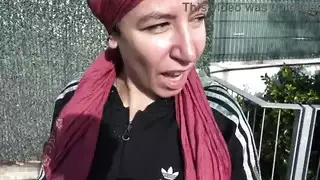 زوجة تركية تخون زوجها البريطاني مع الديك الأسود الكبير