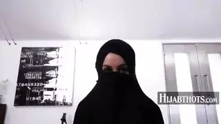 العربي تطعمني ثديها فيكتوريا يونيو ،