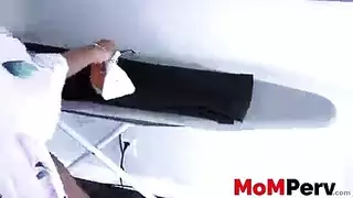 جبهة مورو مفلس في جوارب سوداء ومثيرة، جولي الياسمين استمناء مثل مجنون أثناء وجوده في مكتبها