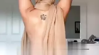 رقص شرقي رائع من عاهرة شابة