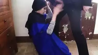 لطيف العربية في سن المراهقة بينيلوب نائب الرئيس تمتص الديك للرسوم الدراسية