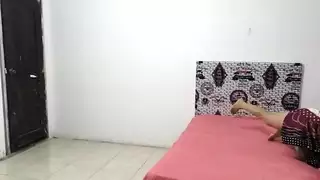 زوج عربي وجد زوجته تمارس الجنس مع رجل لاتيني وكان رد فعلها قويا !!