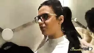 امرأة سمراء الفرنسية مارس الجنس من قبل رجل عربي