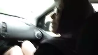 ممارسة الجنس في السيارة مع فتاة لديها الكثير من الخبرة الجنسية