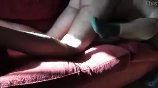 زوجة مسلمة تركية تتيح لابن الزوج أن يمارس الجنس مع بوسها المشعر مع صاحب الديك الكبير