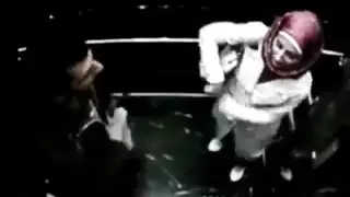 بوس حار في الاسانسير