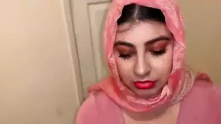 الجمال العربي يقوم باللسان