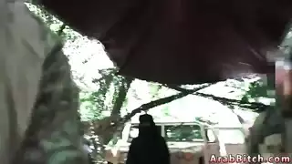 عربي خشن ومؤخرة كبيرة في المنزل بعيدًا عن المنزل بعيدًا عن المنزل