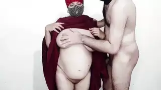 المرأة المحجبة في الجنس بأسلوب هزلي