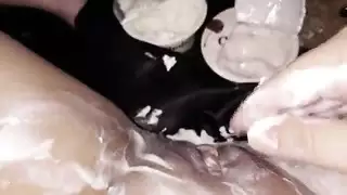 ابنة زوجتي تصبح فظيعة مع الزبادي والدسار الزجاجي الضخملم أكن أعلم أن هذا يمكن أن يحدث إذا كنت سأتركها في المنزل بمفردهاإنها تستمني عن طريق الطعام والأنين بالنسبة لي أن يمارس الجنس معهاالعربية سنووايتأمريكا