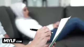 مفلس زوجة عربية ساخنة تخون زوجها مع خبير العلاقات