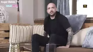 في سن المراهقة التركية تتمتع الديك اليوناني