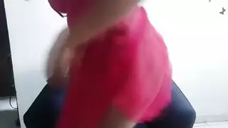 الشرج العربي مسلم الحقيقي في الحجاب بالإصبع الأحمق والتدفق كس