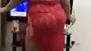 رقص شرموطه مصرية ترقص بقميص شفاف وتهز علي الكام