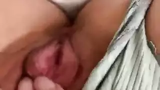 أخت الخطوة العربية تستمني بشكل خفي وأرسلت بشكل خاطئ إلى تطبيق الخاص بي