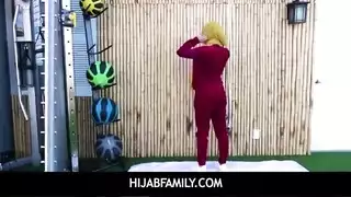مدرب اللياقة البدنية يمارس الجنس مع عميل عربي غريب