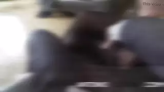 انطونيو يبول على ديوث وزوجته ويدعس على راسه